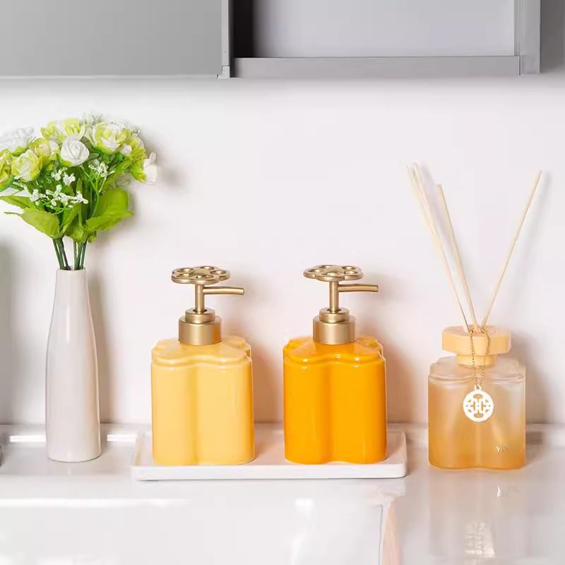 Water Bottle Blank - Botol Lotion Keramik Bunga Oranye Modern